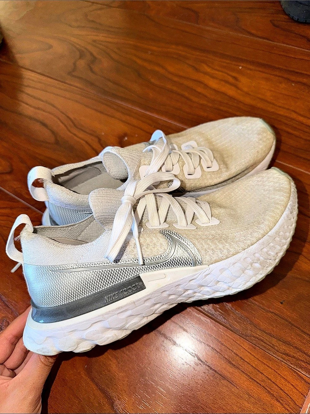 Nike React Infinity Run Flyknit 2 Women's Sneakers in Cream & Gray